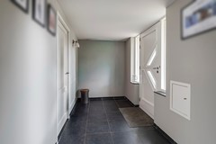 Vlinderslag 54 Almkerk_entree_garderobe.jpg